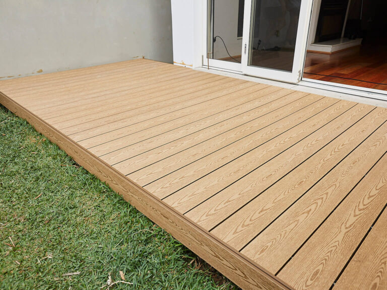 Sàn gỗ nhựa ngoài trời wood deck được sử dụng ngày càng rộng rãi. (Ảnh từ Internet)