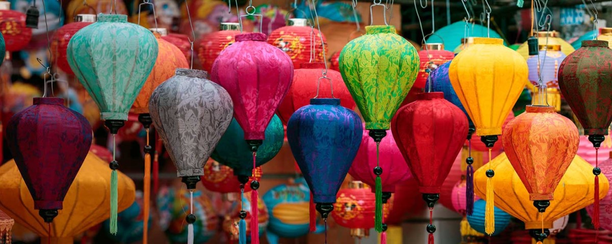 Đèn lồng Hội An rực rỡ sắc màu.