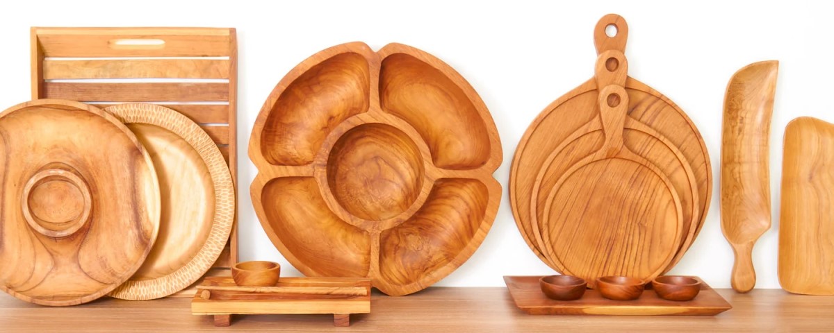 Bộ đồ nhà bếp bằng gỗ.