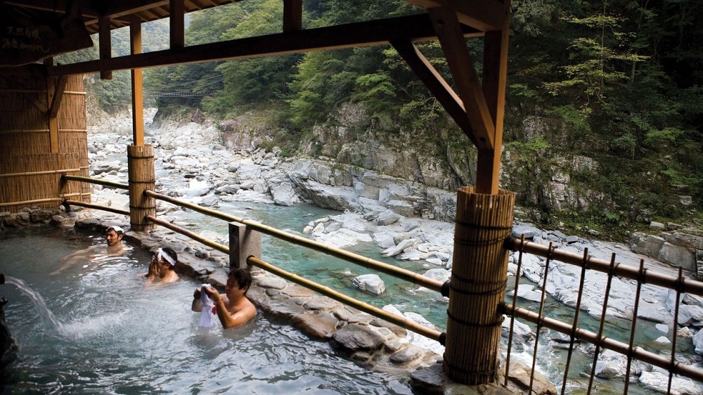 Người Nhật rất ưa thích tắm onsen. (Ảnh từ Internet)