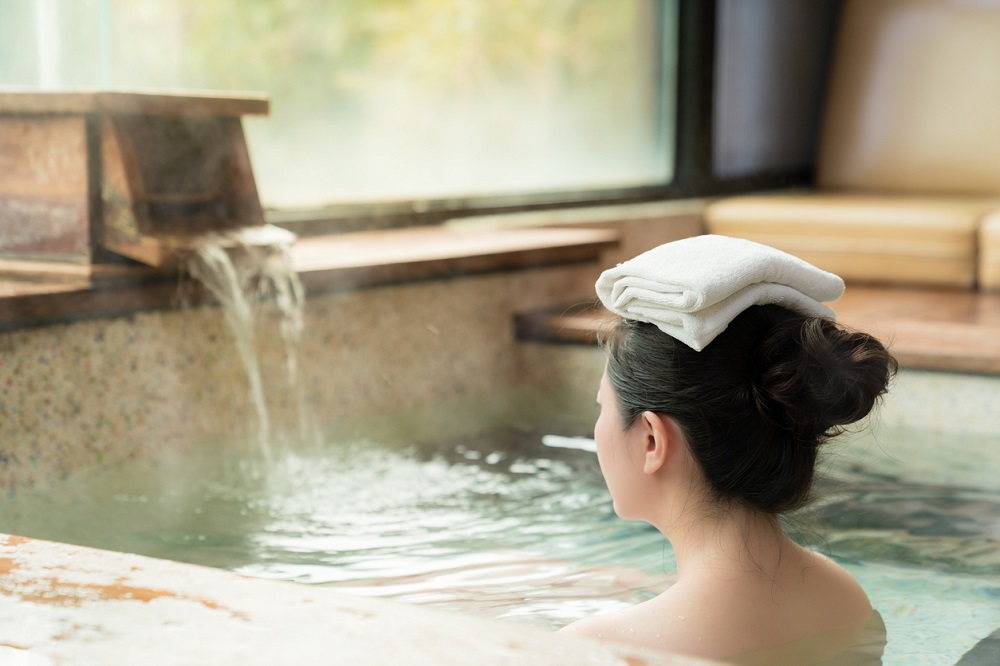 Tắm onsen có nhiều tác dụng tốt. (Ảnh từ Internet)