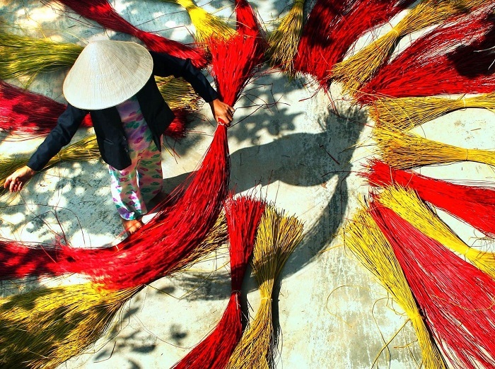 Làng chiếu Cẩm Nê