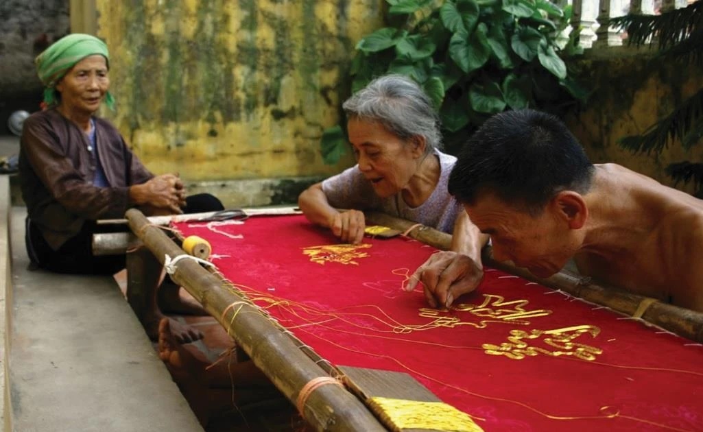 Quất Động là một làng nghề thêu nổi tiếng của Việt Nam.